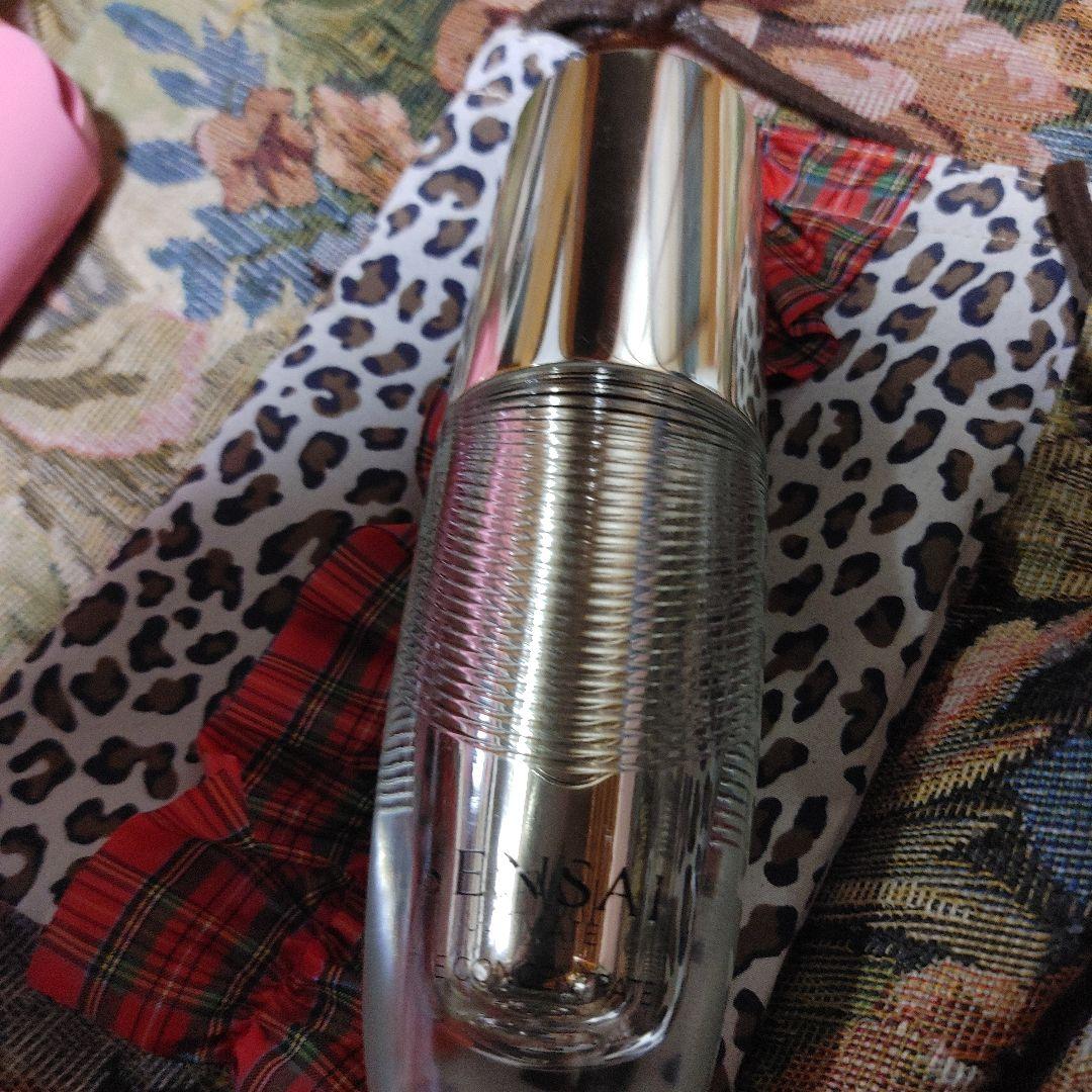 ハリ感タップリ～SENSAI美容液　1回使用。