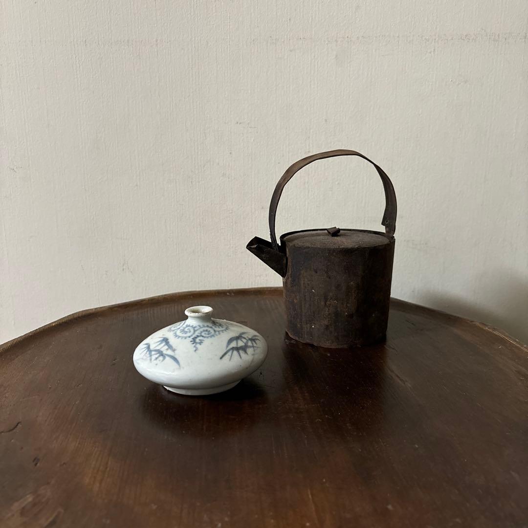 古伊万里染付タコ唐草笹紋様油壷　江戸時代　骨董　アンティーク　検:白洲正子　李朝