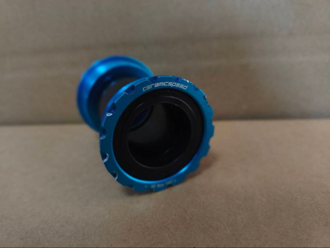 美品 セラミックスピード T47 BB