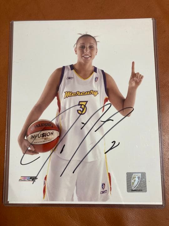 WNBA Diana Taurasi サイン入り写真
