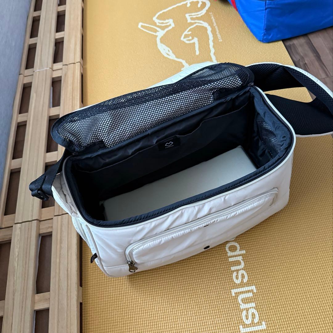 ssoook SLINGBAG　ペットキャリーバッグ Sサイズ　右