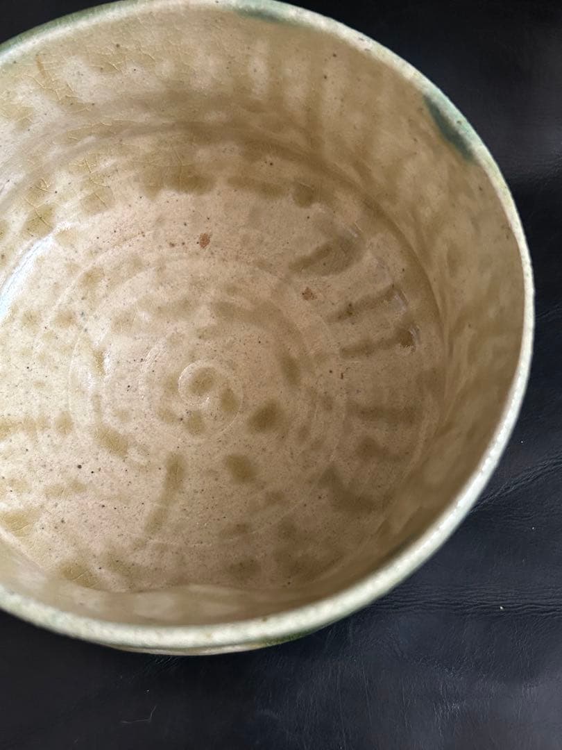 遺品整理中◾️蔵から美しい緑色の釉薬が滝の様に流れる抹茶茶碗が出て来ました。