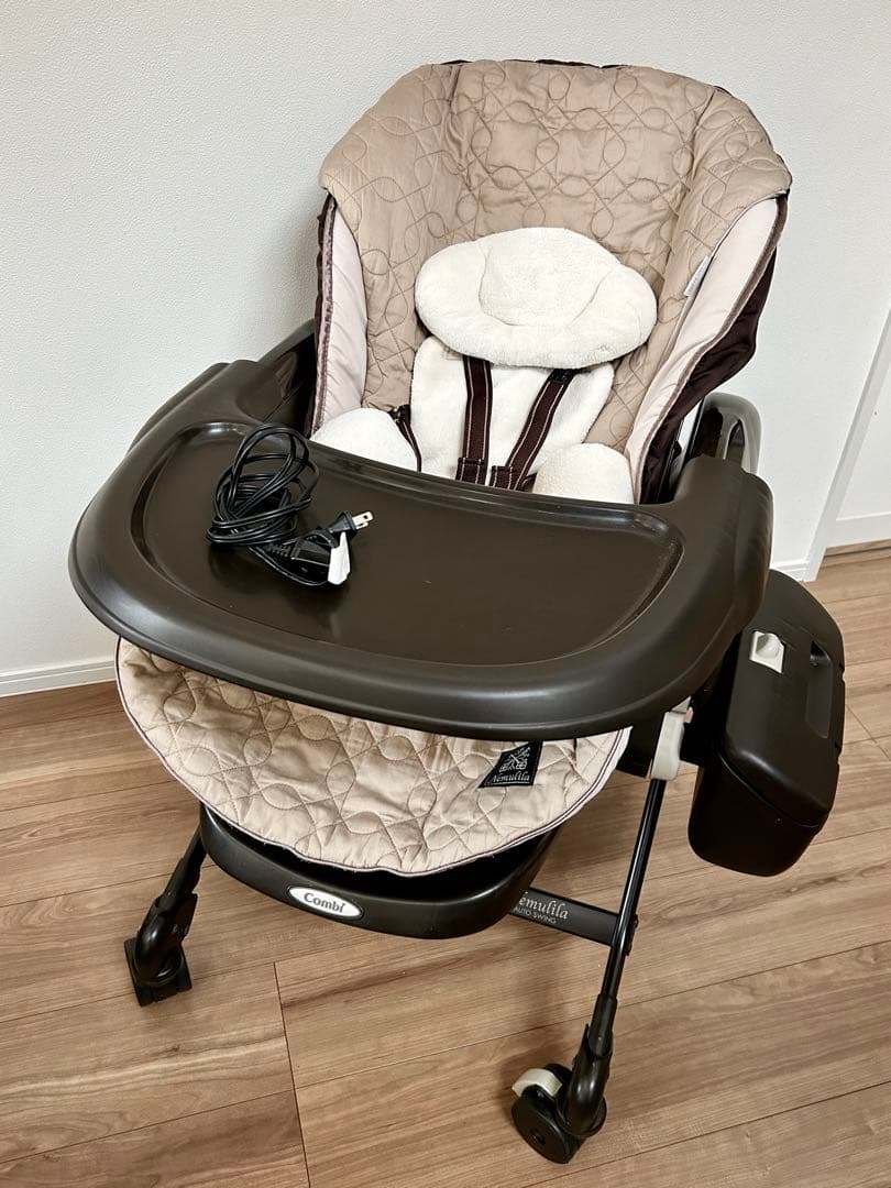 Combi ネムリラ オートスイング　エッグショック　電動（カバー付）