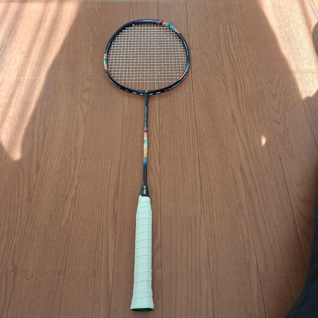 ヨネックス　ナノフレア700プロ　4U5