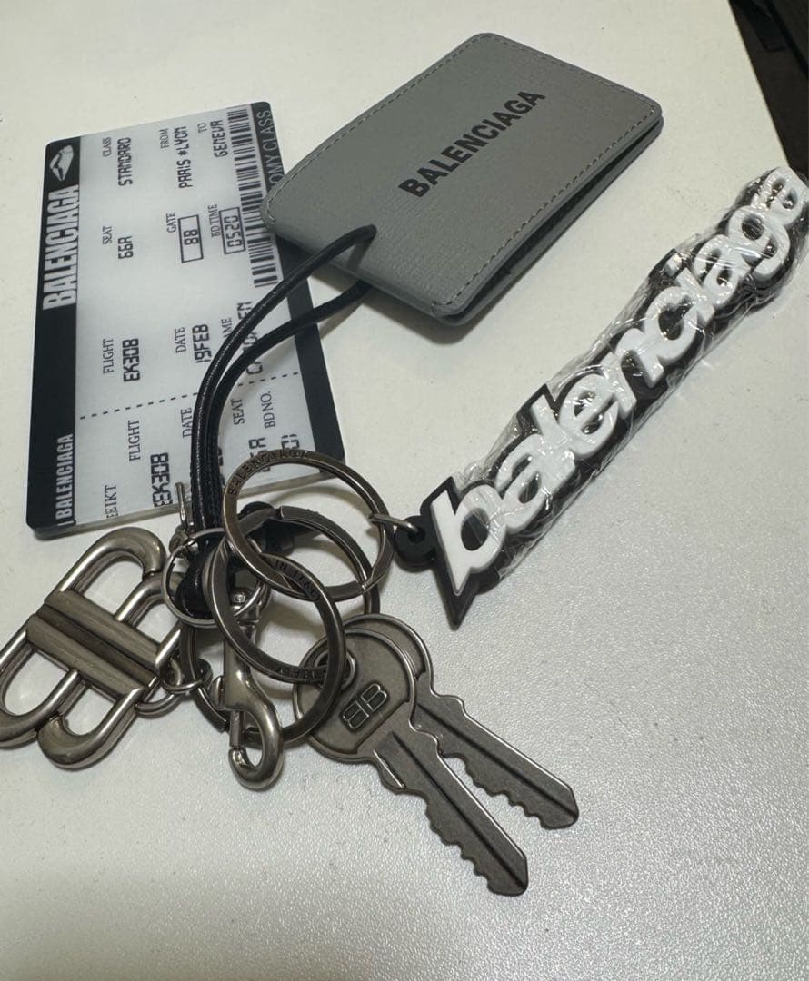 BALENCIAGA キーホルダー グレー