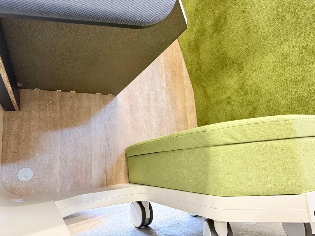 フリーアドレス用可動式集中ブース