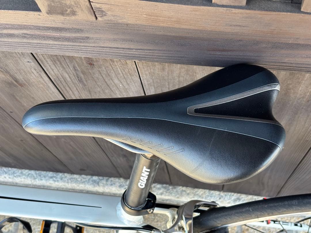 ロードバイクデビューに！ジャイアント　デファイ　giant DEFY3 ホワイト