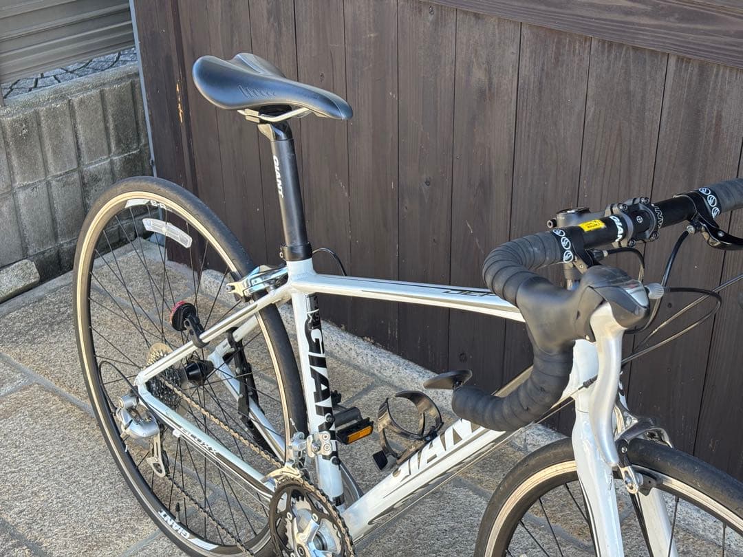 ロードバイクデビューに！ジャイアント　デファイ　giant DEFY3 ホワイト