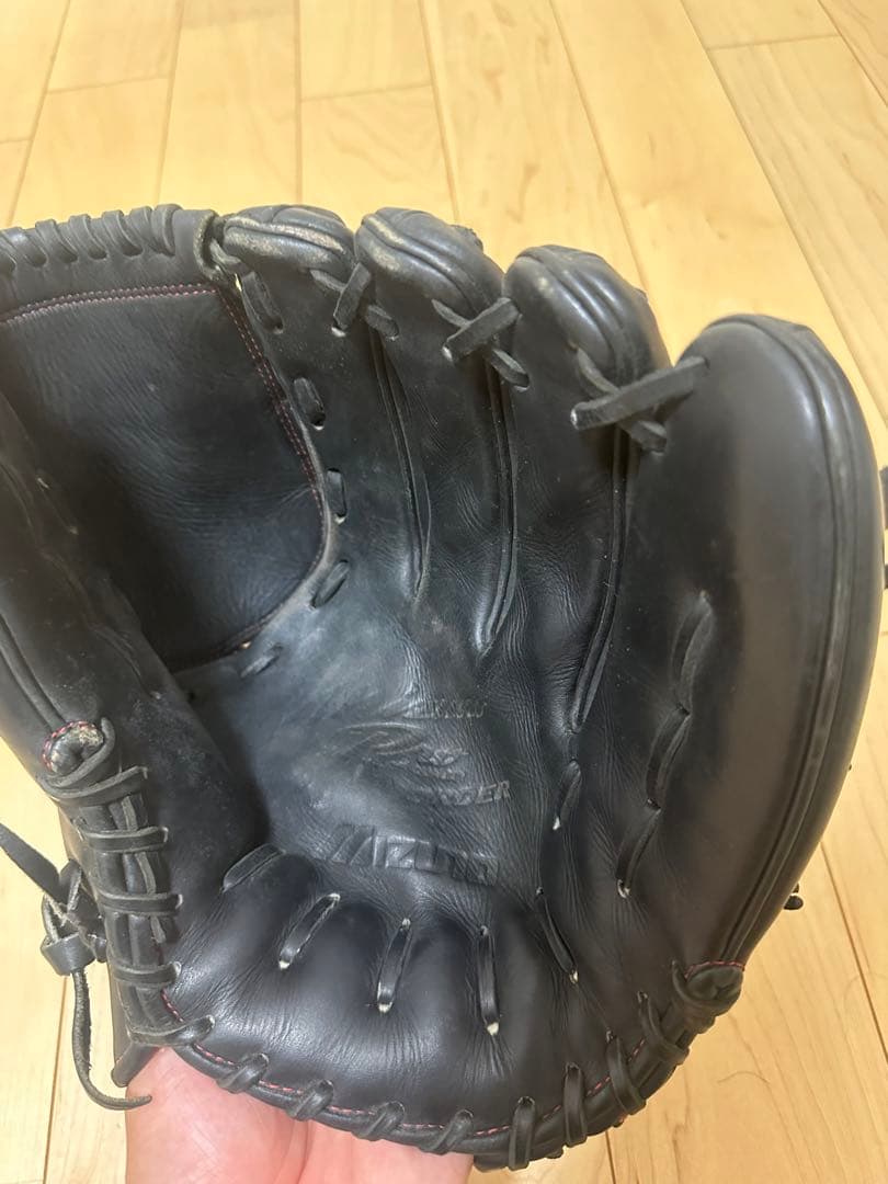 硬式投手用グローブ