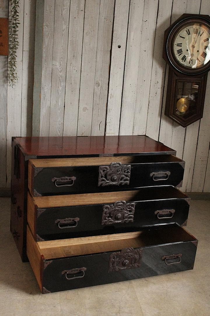 がんちゃん　綺麗な打ち出し金具庄内箪笥　3段　タンス　収納　時代家具