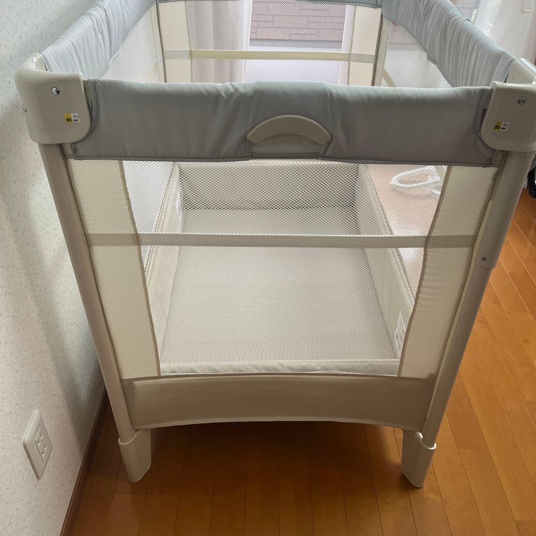 アップリカココネルエアー　2024年購入　折りたたみメッシュベビーベッド グレー