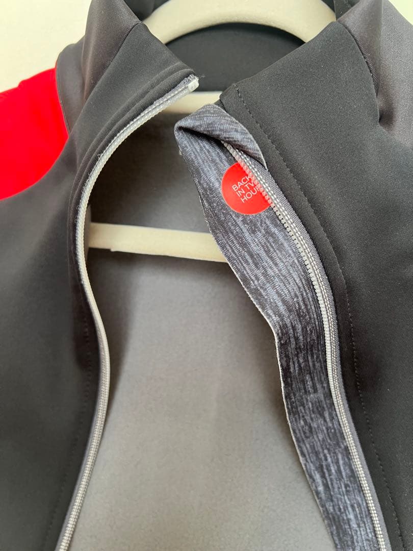 サイクルジャージ 黒/赤/青 長袖 ドットアウト 防風機能