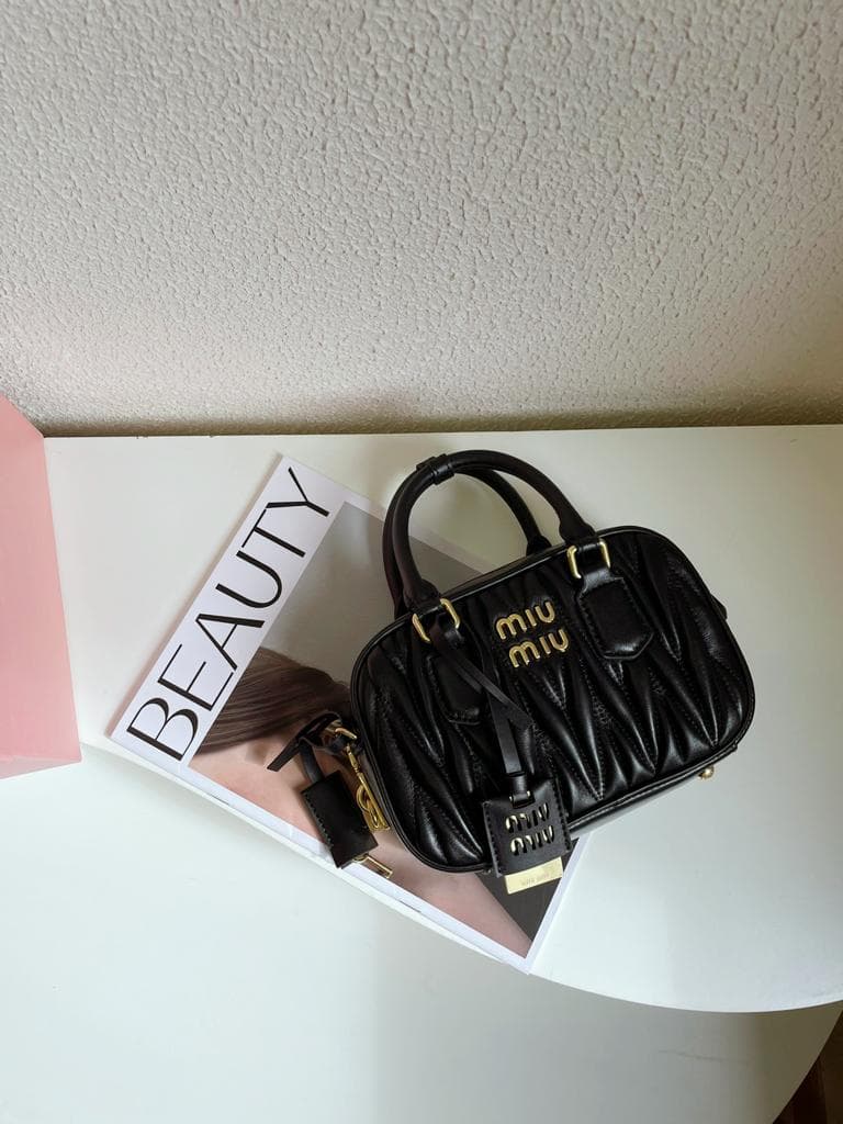 miu miu ブラック ハンドバッグ キルティング