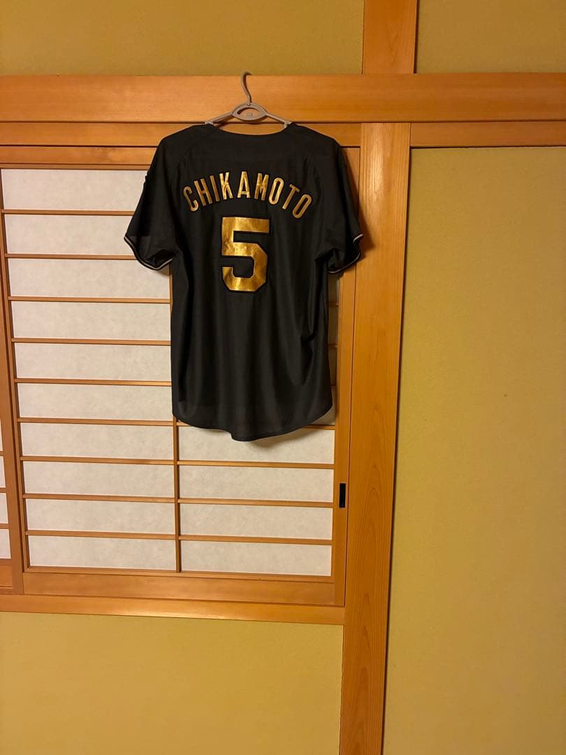 阪神ブラックユニフォーム近本