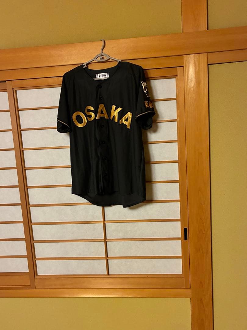 阪神ブラックユニフォーム近本