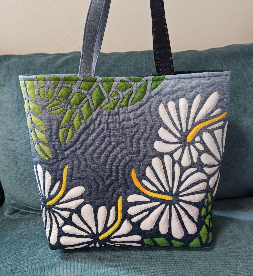 ハンドメイド ハワイアンキルトバッグ　（ハイビスカス）