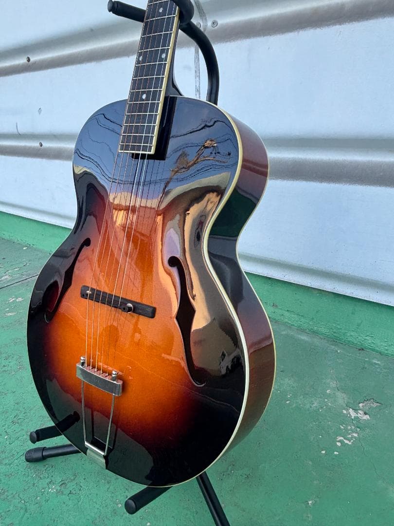 The LOAR LH-700VS Archtop guitar 超美品