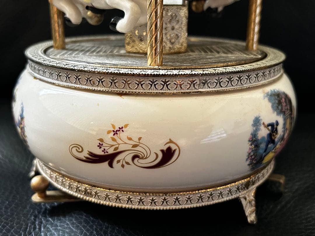 アンティーク　美しいメリーゴーランド オルゴール 陶器製