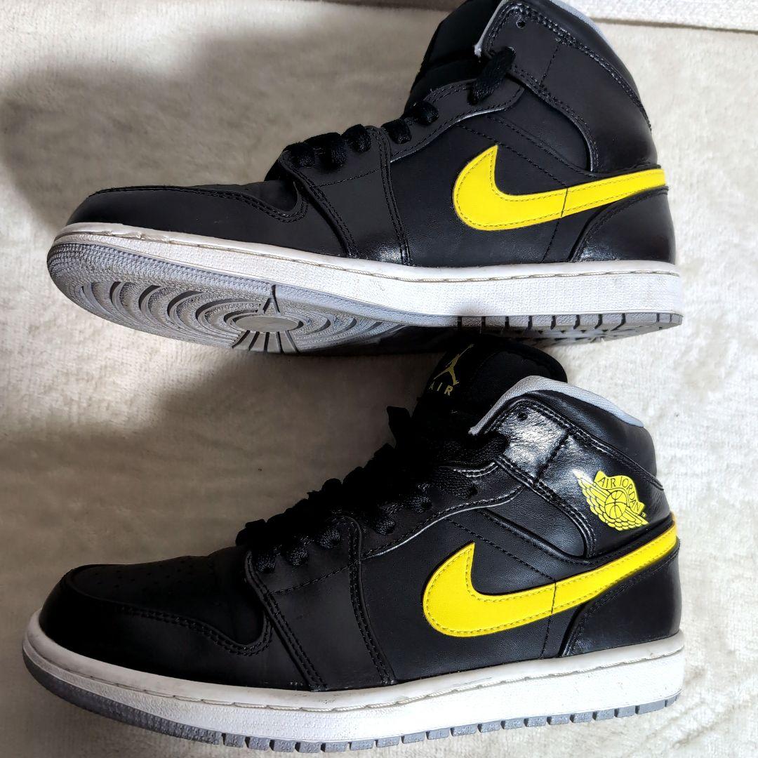 ew22 ナイキ エアジョーダン 1 ミッド スニーカー 黒×黄色 26cm