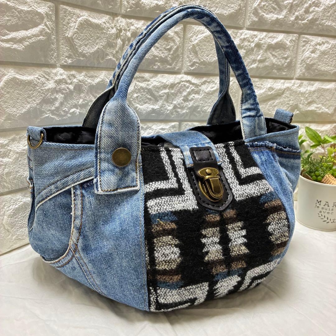 ピエロ2点　①ハートキーロック付きキューブバック　②お散歩コロンバック