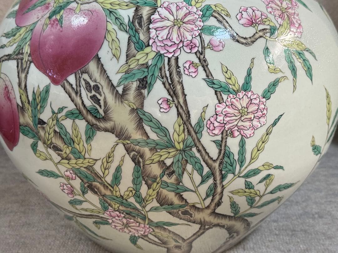 中国　粉彩　九桃紋天球瓶　大清乾隆年製　送料込み260117
