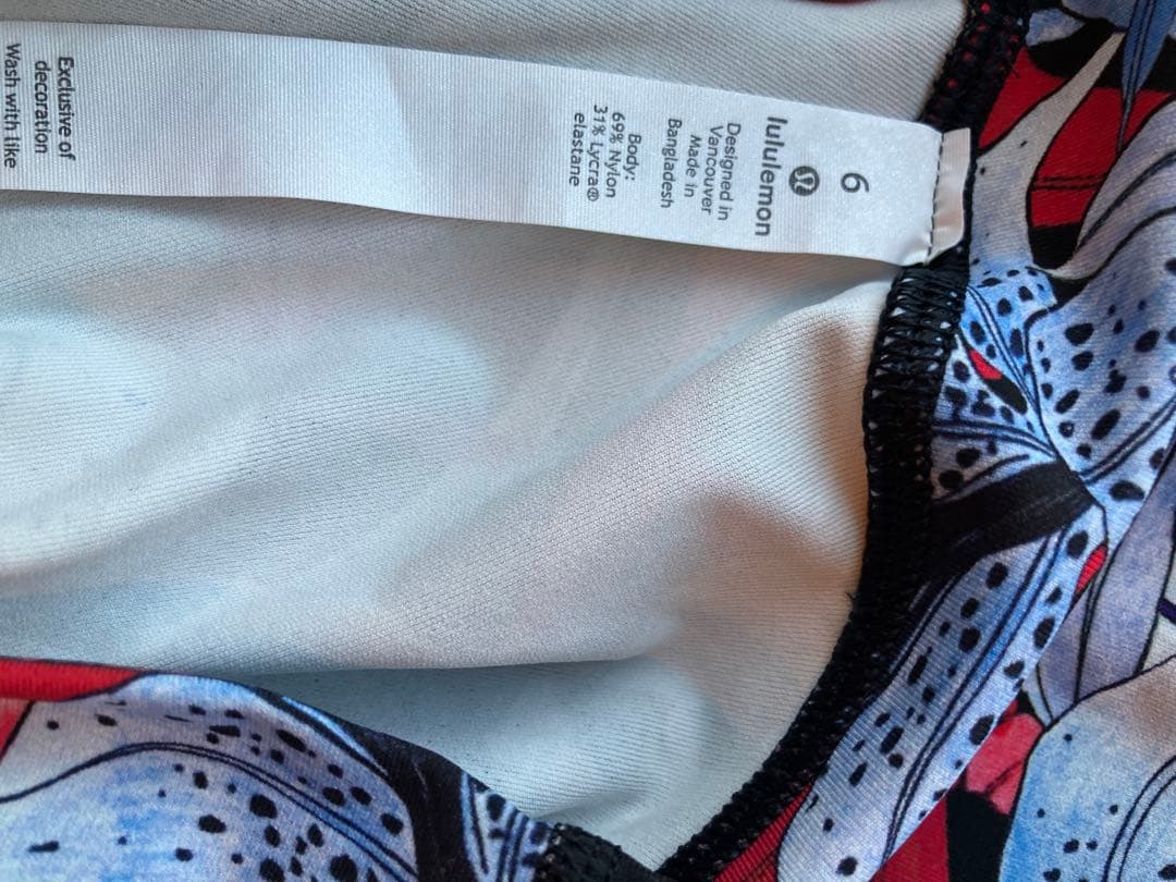 （美品）試着のみハワイで購入Lululemon 柄レギンスサイズ6 ルルレモン