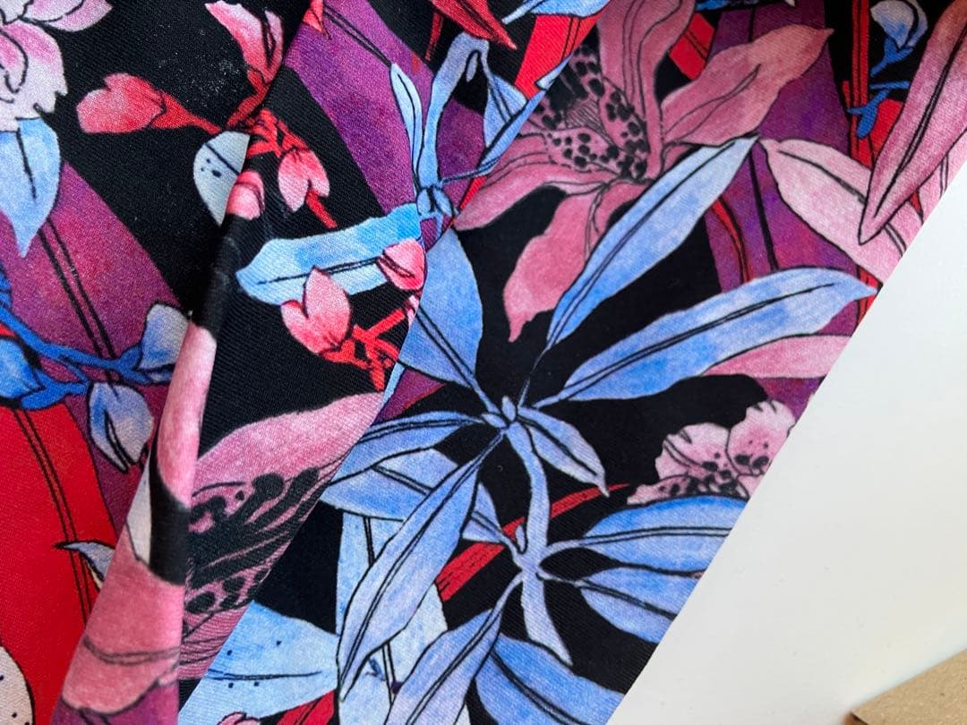 （美品）試着のみハワイで購入Lululemon 柄レギンスサイズ6 ルルレモン