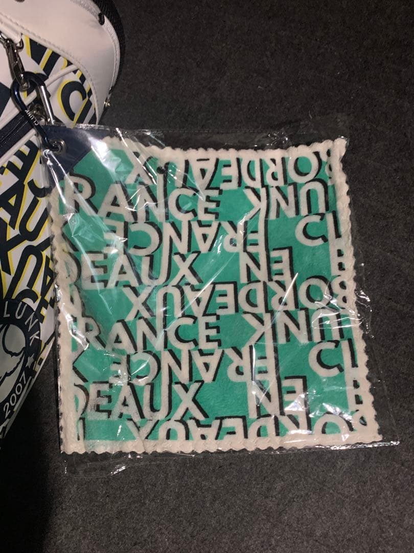 未使用品 CLUNK キャディバッグ 7型 ホワイト/ブラック/イエロー