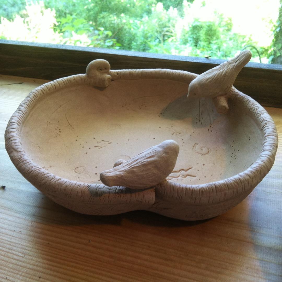 No.2 バードバス　餌台　：小鳥二羽、カタツムリ、カエル、カメ　焼き締め焼成