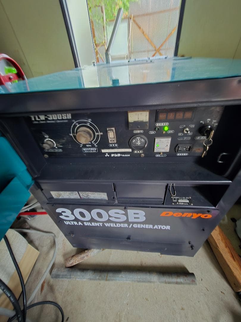 動作品 デンヨー 極超低騒音型 防音型ディーゼル溶接発電機 TLW-300SB