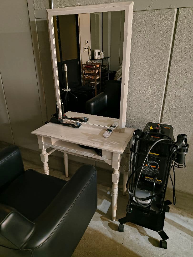 美容院　ドレッサー　セット面　鏡　ミラー　ヘアサロン