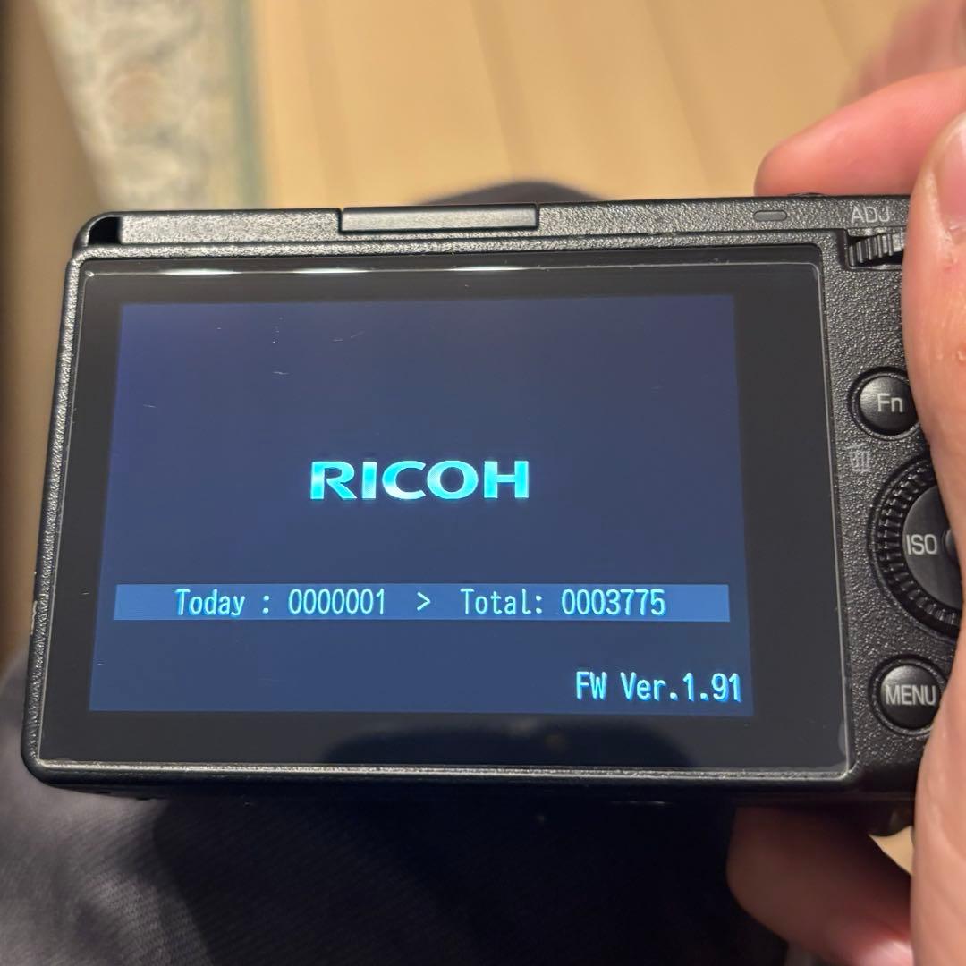 【美品】RICOH GR III（3775回）コンパクトデジタルカメラ