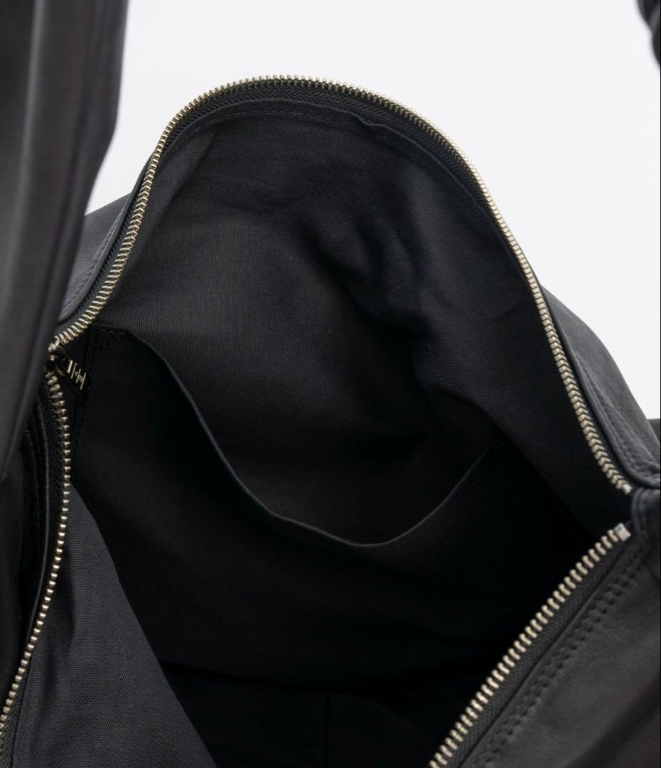 MAISON SPECIAL メゾンスペシャル 完売レザーショルダーバナナバッグ