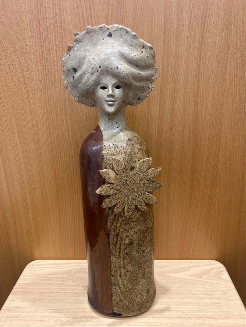 陶器製女性像オブジェ ひまわり付き
