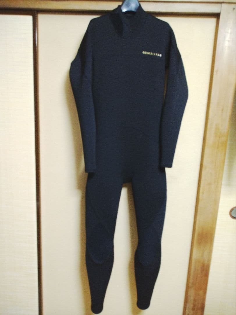 Quiksilver 2ミリフルスーツ黒 ロゴゴールド