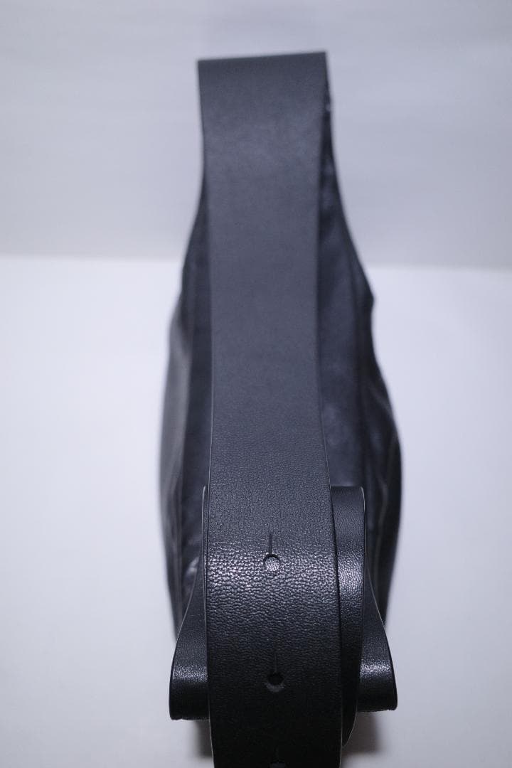 COS レザー プリーツベルトバッグ ブラック