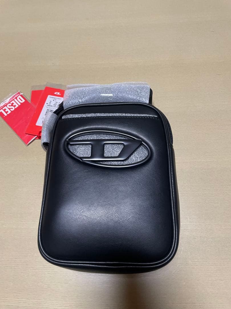 「新品未使用タグ付き」DIESEL Holi-D-Crossbody bag