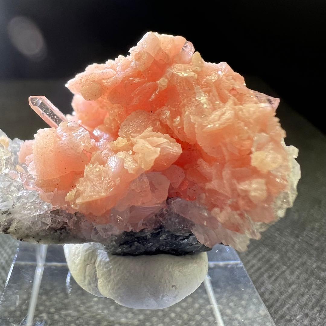 中国　広西チワン族自治区産　クォーツクラスター共生ロードクロサイト