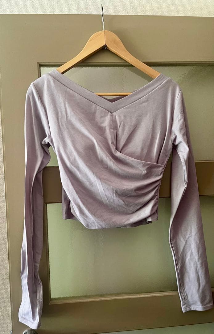 リントスル　ピラティス薄紫色 Vネック & 黒 ラウンドネック