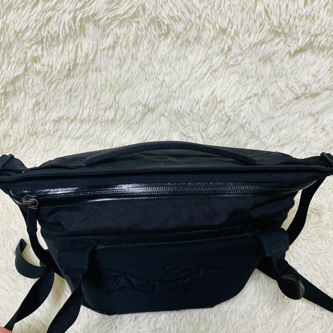 美品 アークテリクス ARC'TERYX アロー8 ショルダーバッグ ブラック