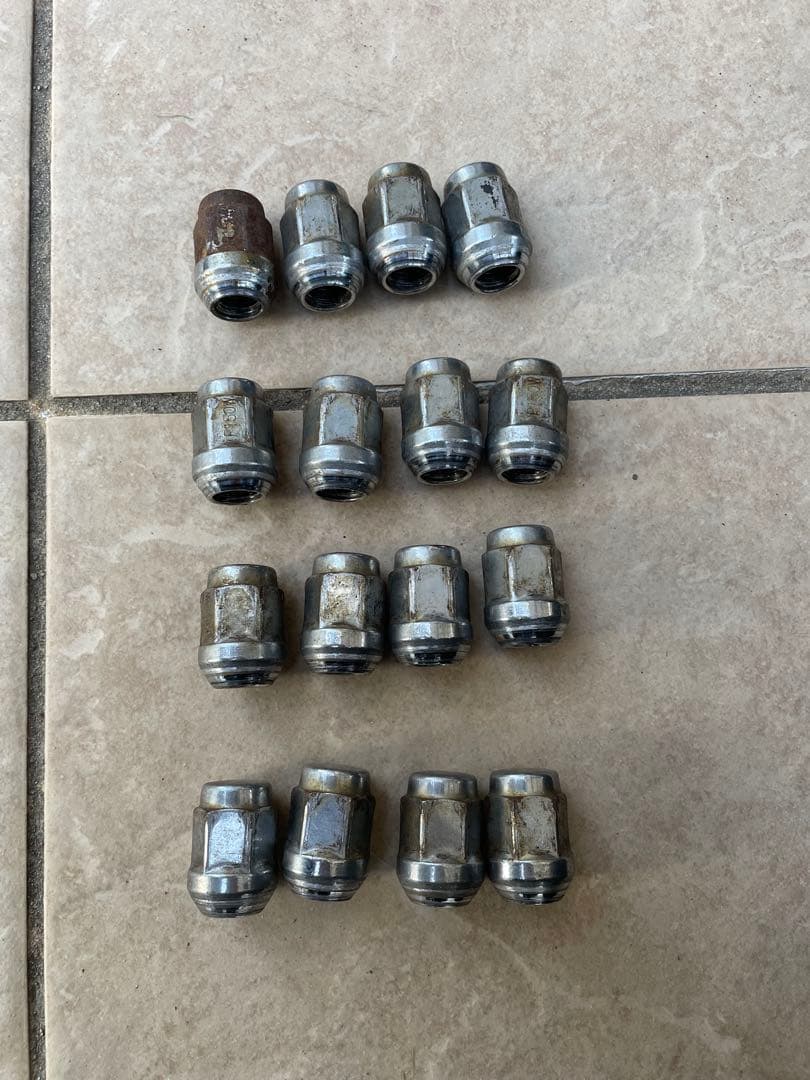 アクア❗️NHP10❗️スタッドレス付純正アルミ　Ｘアーバン　175/60R16