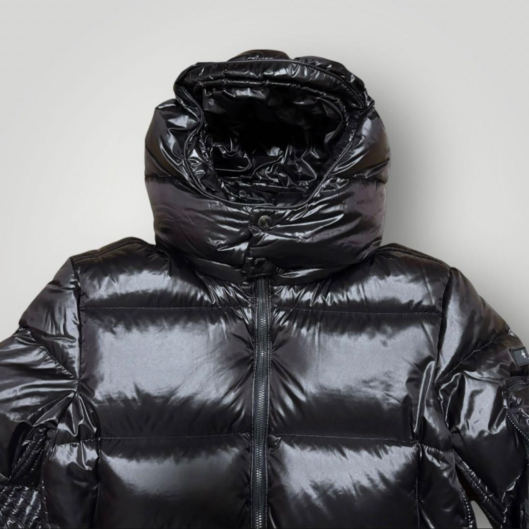 タトラスベルボダウンジャケット フード付き