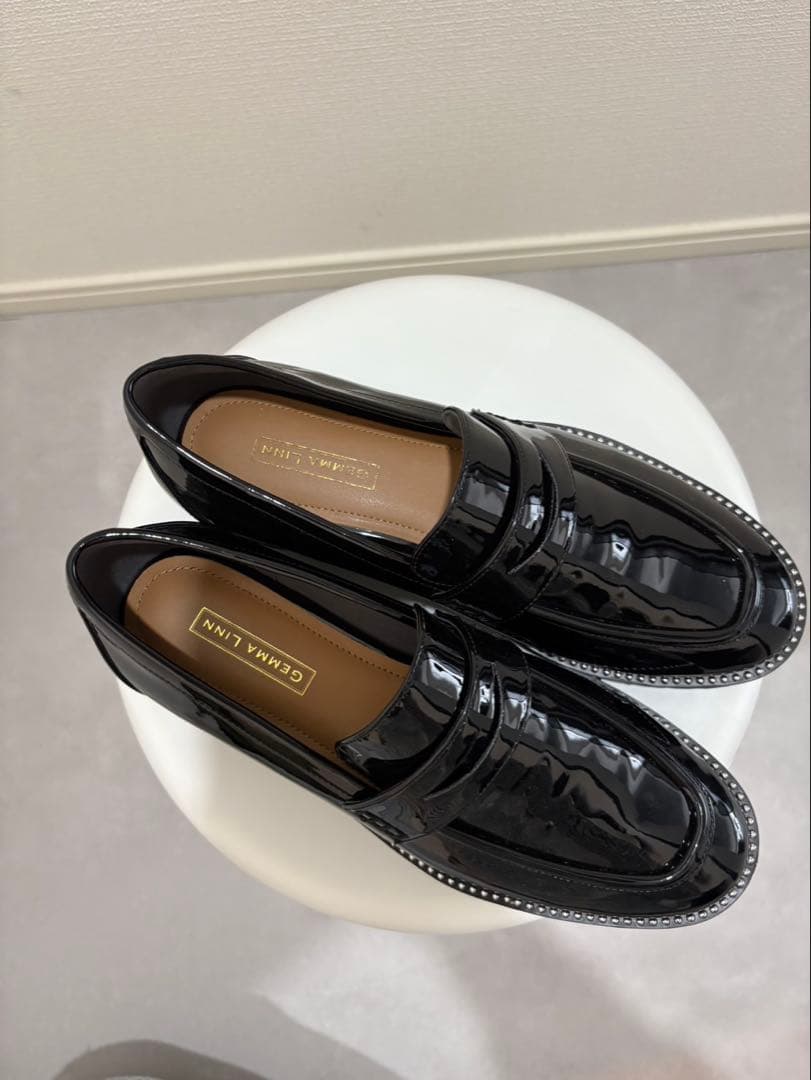 黒の光沢ローファー厚底ソール