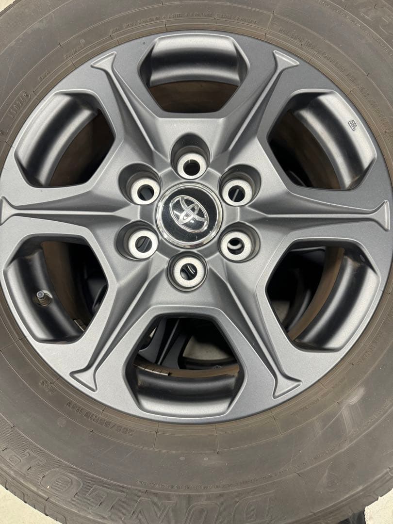 ランドクルーザー300 GRホイールタイヤセット265/65R18 ダンロップ