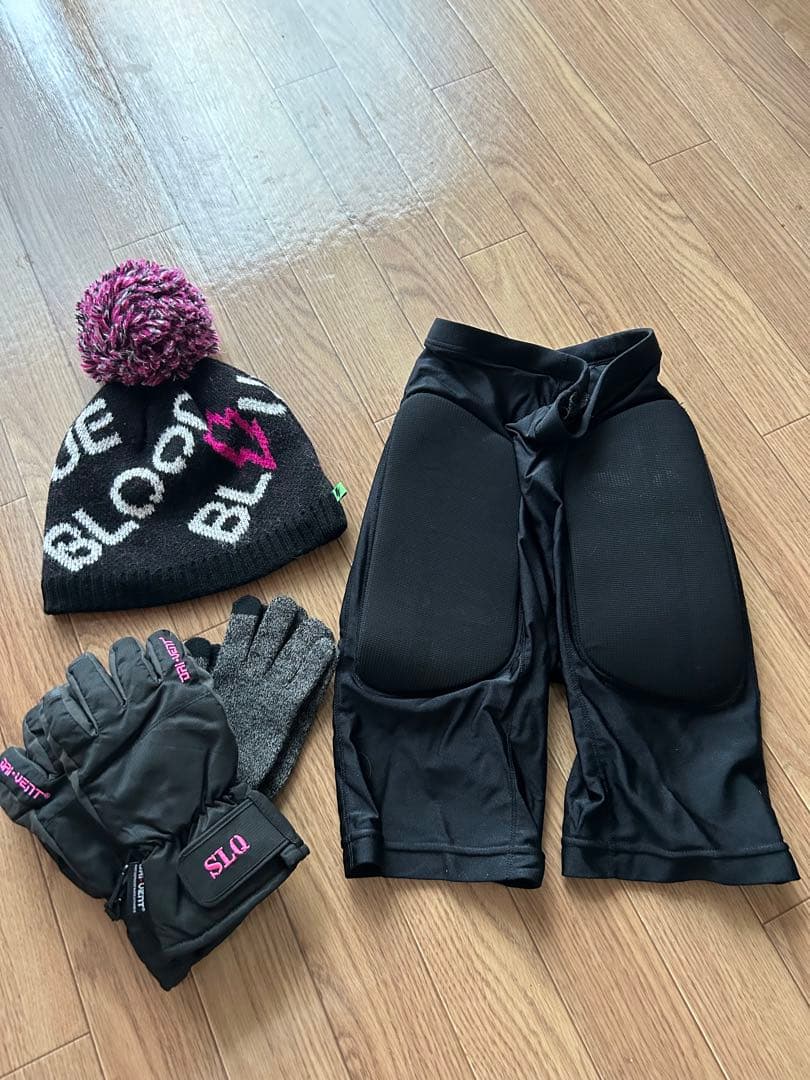 スノーボードウエア上・下　Sサイズ　小物セット
