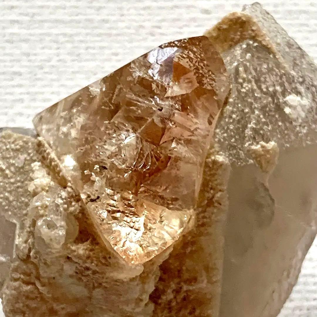 特価！ハニーカラートパーズ原石/スモーキークォーツと共生/鉱物標本