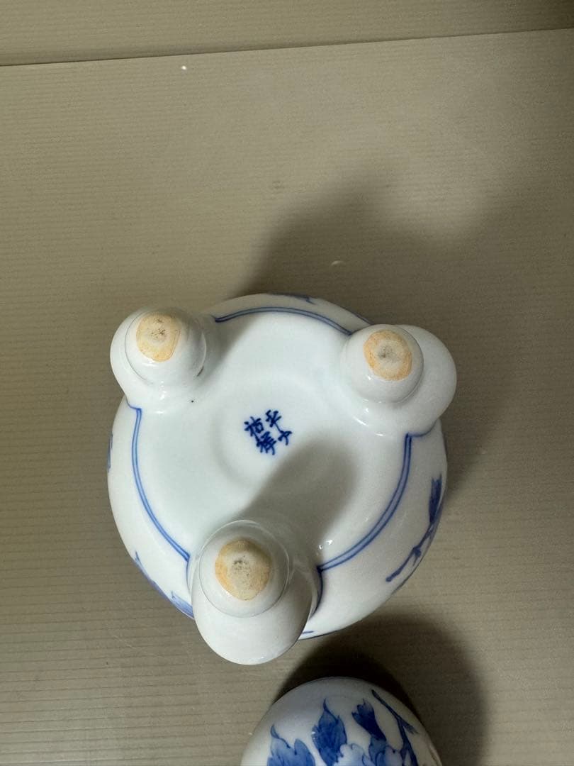 2156 平戸祐祥　染付花草　三足香炉