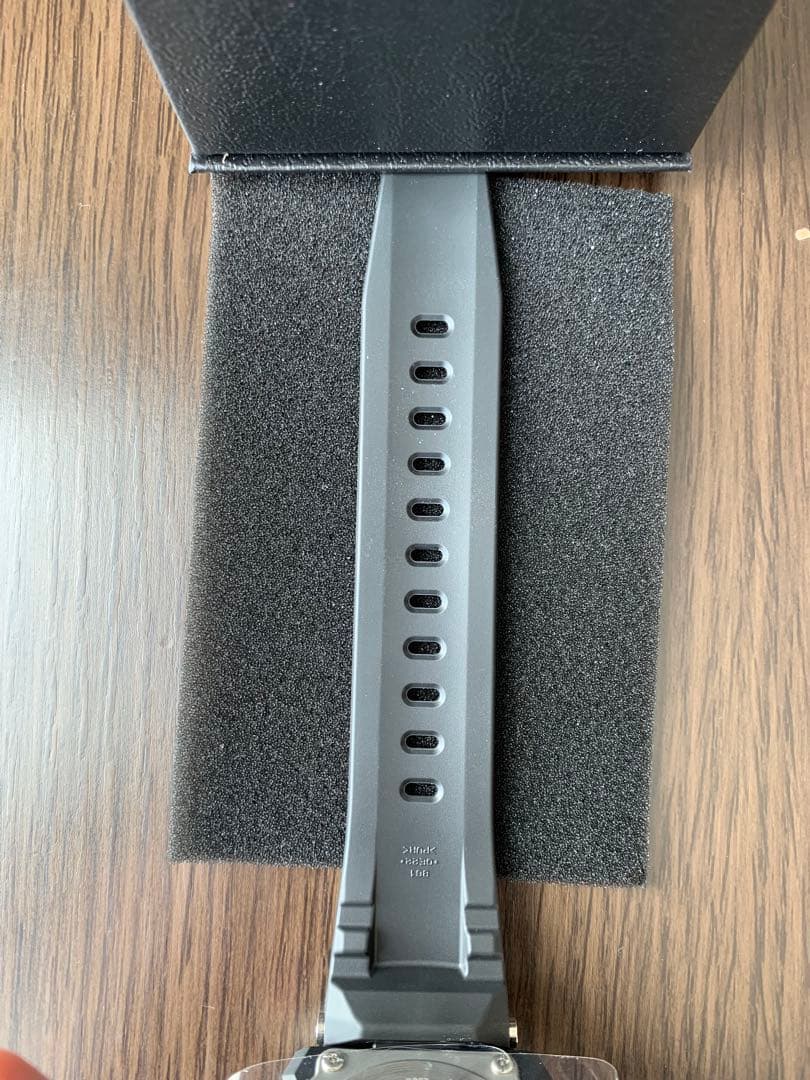 【新品】定価6万円 CASIO G-SHOCK GST-B100 電波ソーラー