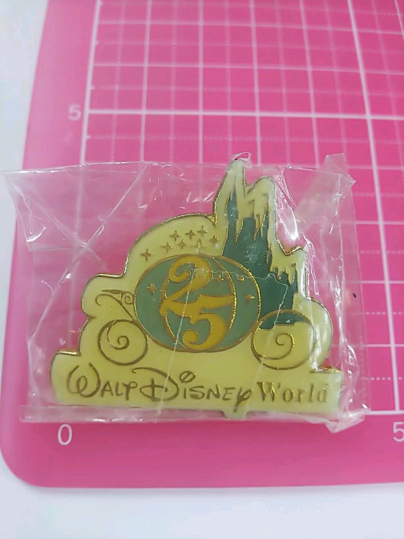 【レア/新品未使用】ディズニー 25周年記念 バッチ