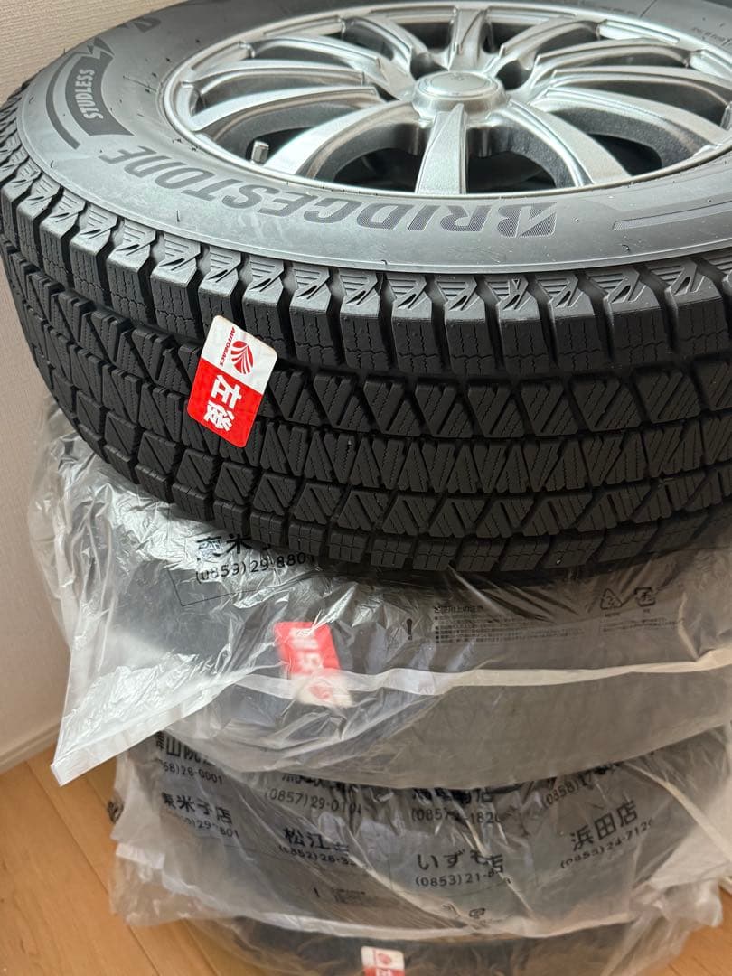 【超美品】スタッドレスタイヤ BLIZZAK DM-V3 215/70R16
